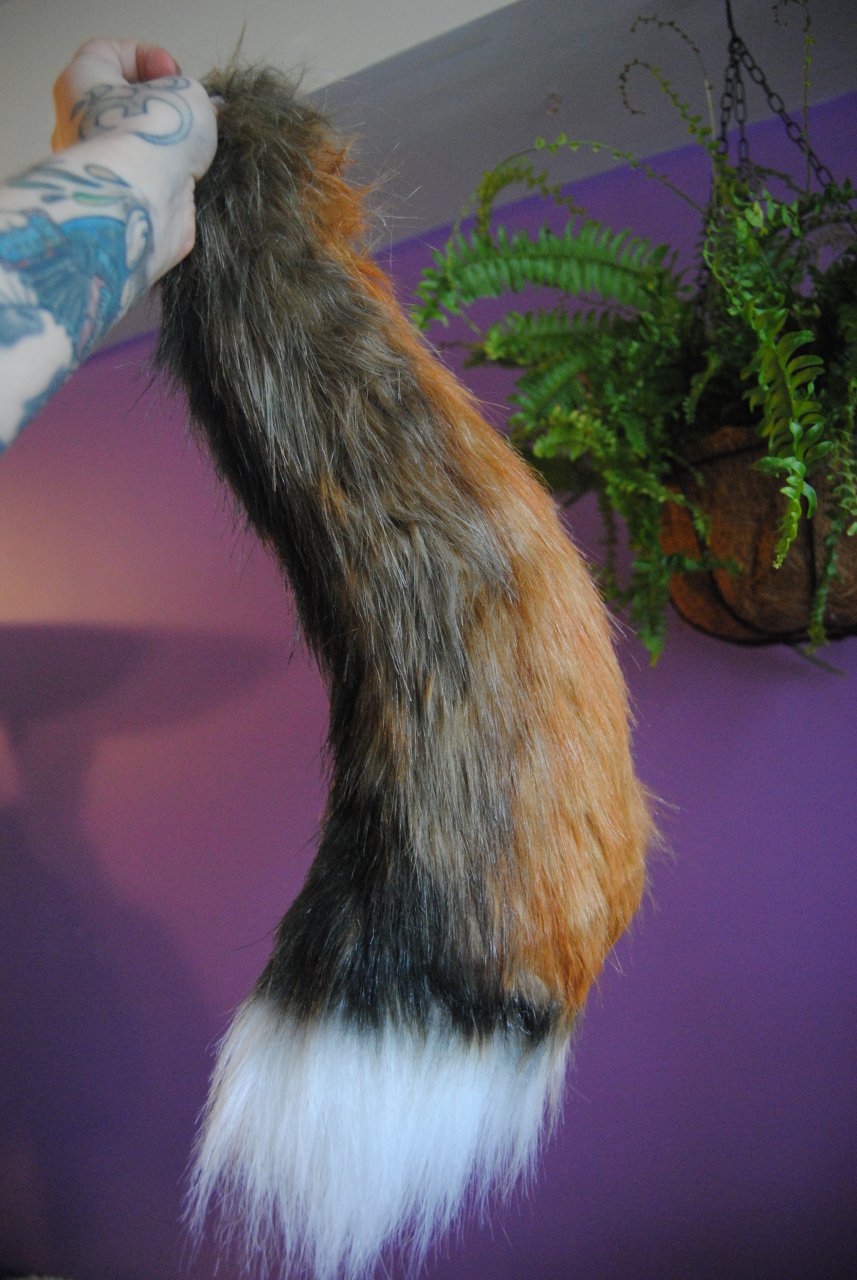 cross fox tail