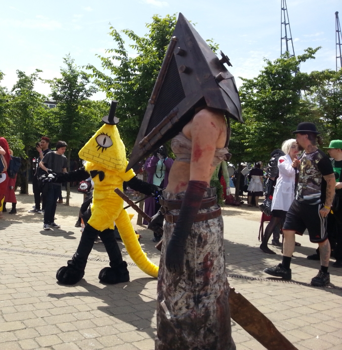 Edgy Pyramid Head Vs Razzle-Dazzle Pyramid Head