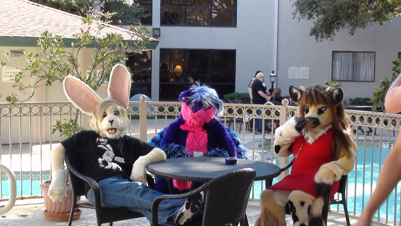 Click to change the View three suiters by the pool