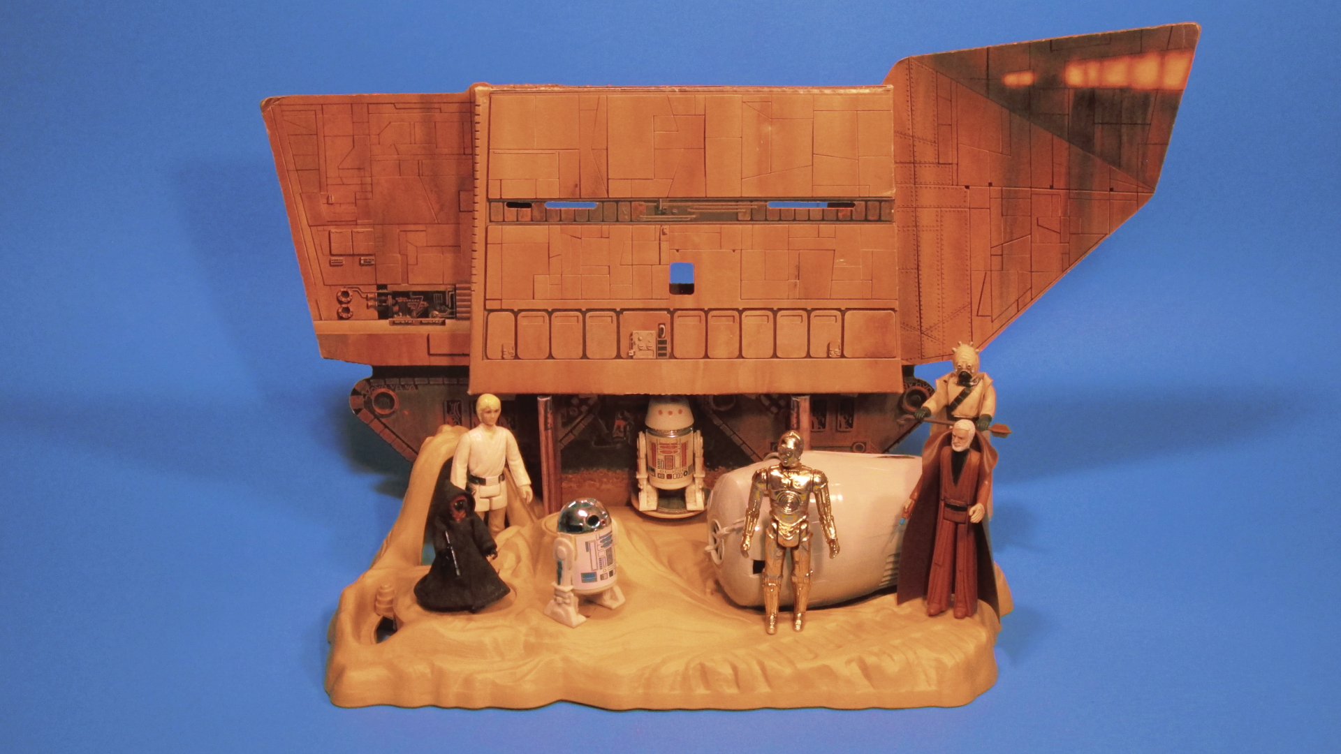 Sandcrawler Night Scene With R2-D2 and Luke Skywalker STAR 