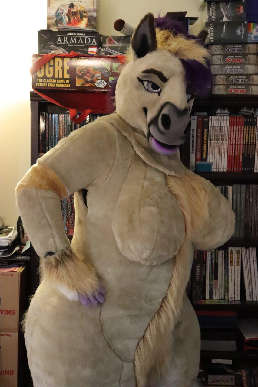 Sexy Fursuit Girl