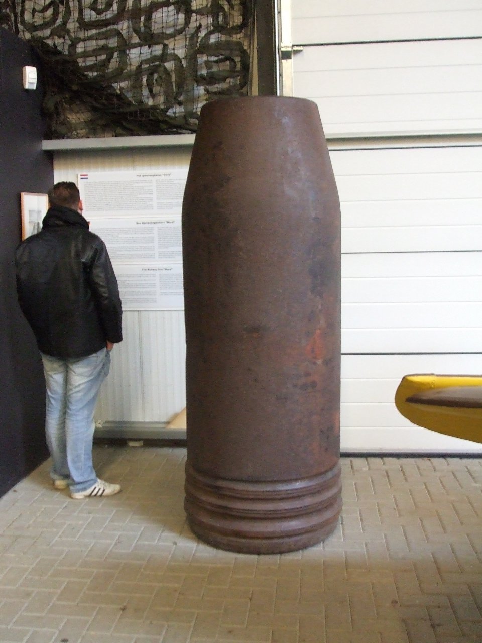 german-80cm-schwerer-gustav-shell
