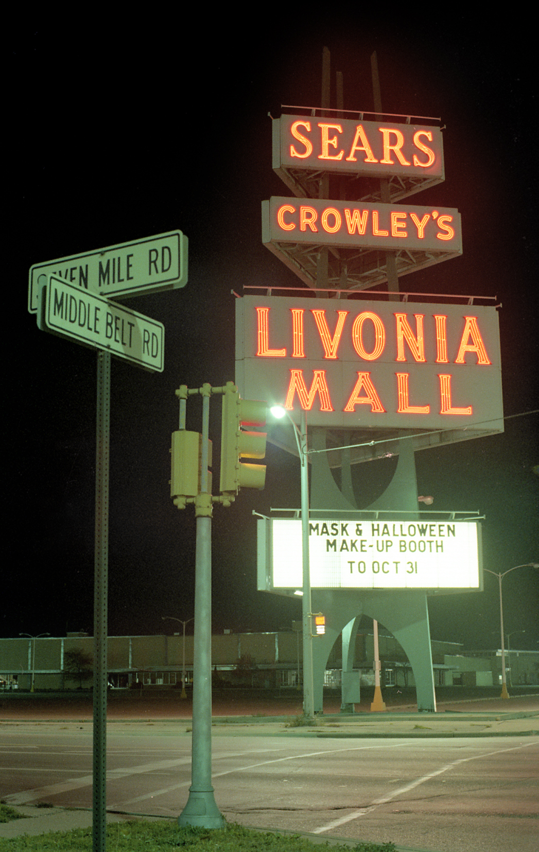 Livonia Mall Sign