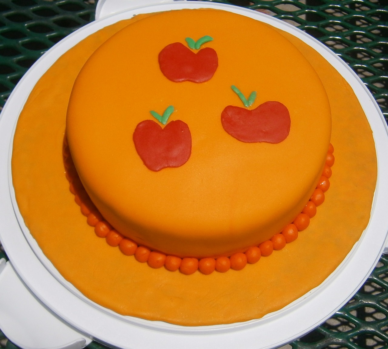 Order Apple Shaped Birthday Cake, Buy and Send Apple Shaped Birthday Cake  Online - OgdMart