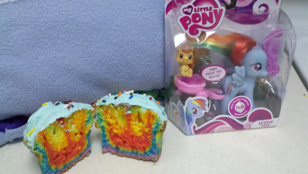pinkamena and rainbow dash cupcakes