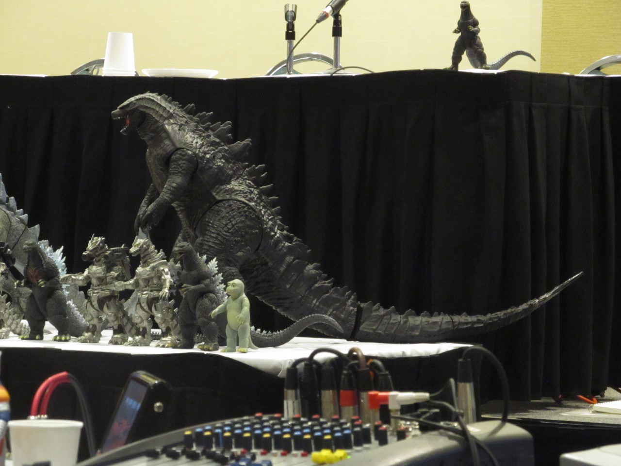 Godzilla 2014 hot sale big toy