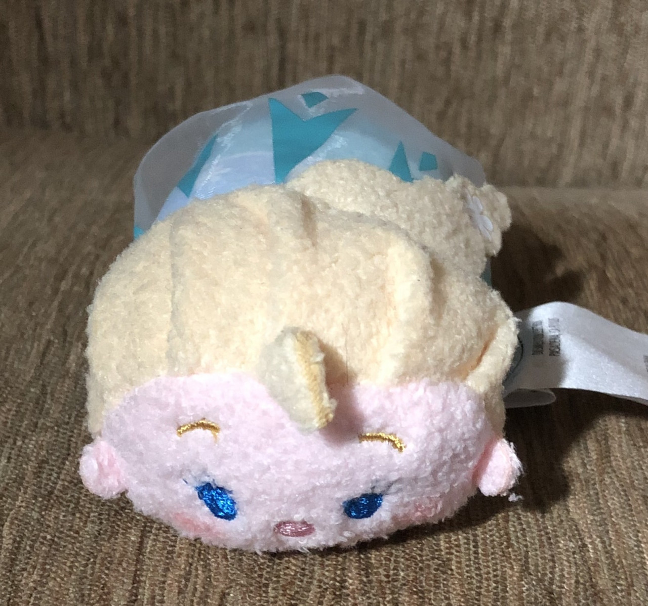 Surprise elsa hot sale tsum tsum