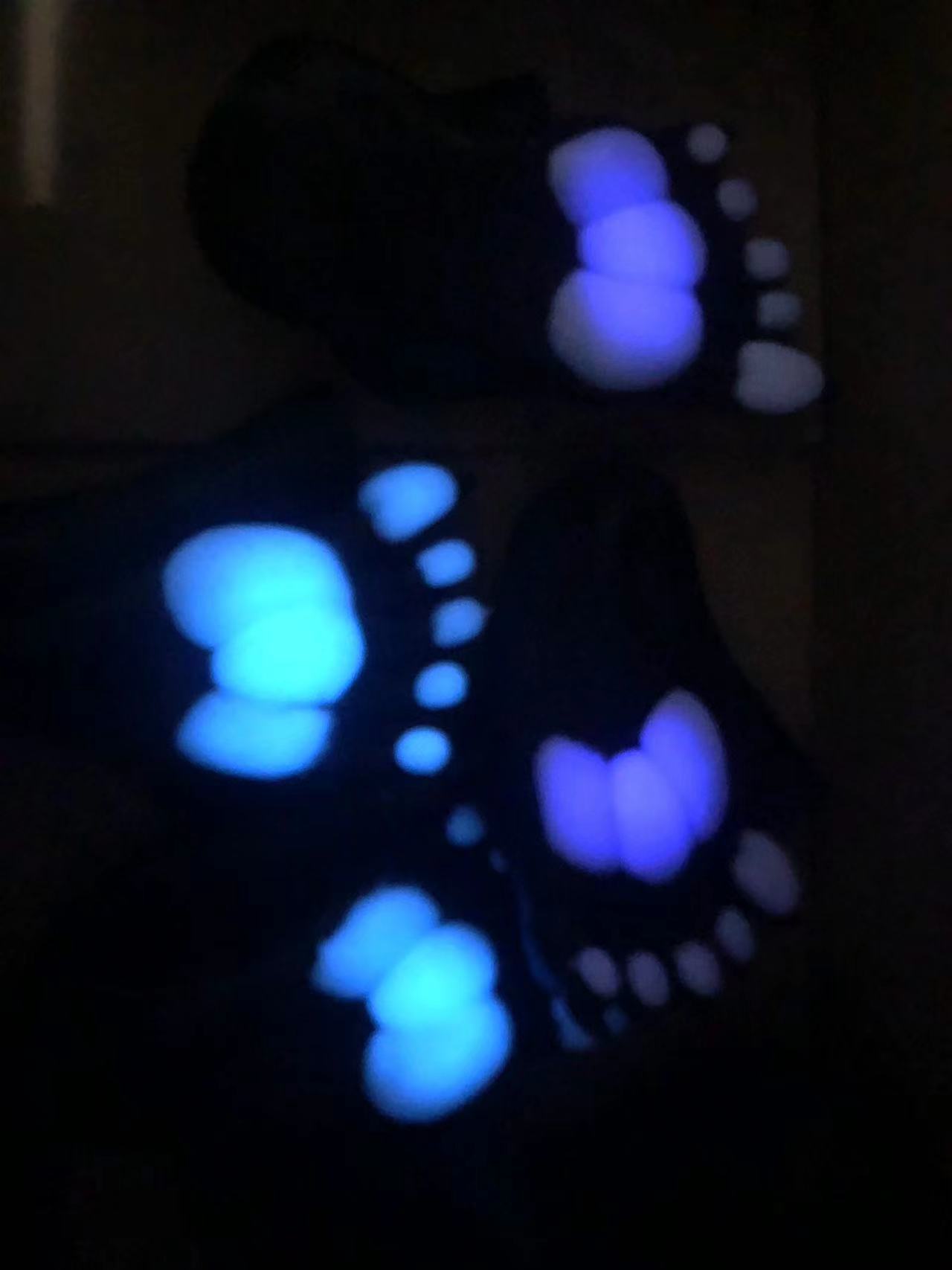 Experimental UV pawsocks